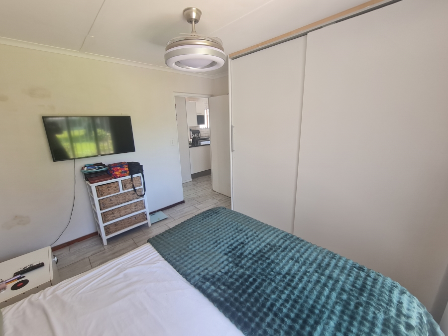 2 Bedroom Property for Sale in Paradise Beach Eastern Cape